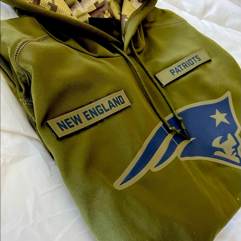 Nike Salute to Service - New England Patriots Hoodie